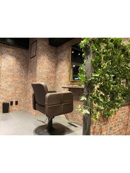 池袋のオタク向け美容室~異世界に迷い込んだと思ったらいつの間にかステキに大変身してました~