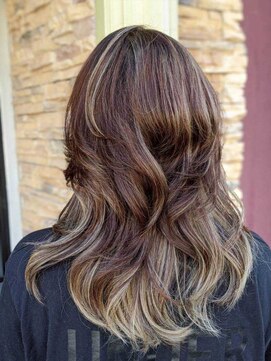 ジュリアンマーラ(Julien Mara) 外国人風ハイライト/ウェーブロング/バレイヤージュ/透明感