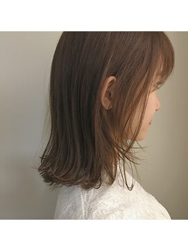 ツバメ ヘアー(TSUBAME HAIR) 柔らかベージュ×シンプル抜け感スタイル