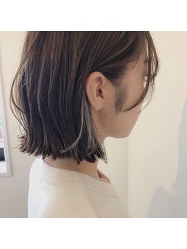 トネリコ(toneriko) インナーカラー　切りっぱなしボブ