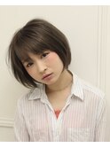 シンプル綺麗な形のナチュラルヘアで大人可愛く