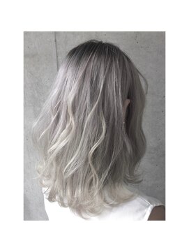 ラリー(Larry) ホワイトカラー×ミディアム