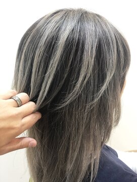 リーラ(Lila) バレイヤージュ×ハイレイヤー×ホワイトシルバー