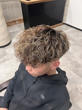 イーラ(era) メンズパーマ外国人風スペインカールスパイラルマッシュ