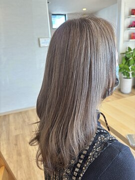 白髪を「隠す」から「活かす」へ