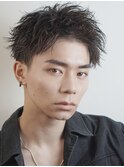 黒髪刈り上げアップバングスパイキーショート