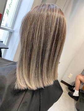 オリ(‘Oli) バレイヤージュ＿ホワイトベージュ