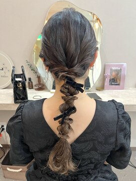 ミラ(Mila) ふわふわ編み下ろし*ロングヘアセット リボン