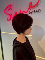 シーン バイ ラッド(SCENE by RAD)&nbsp;自然なレイヤーショートで小顔魅せヘアショートボブ小顔盛り艶感
