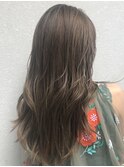 アフロート恵里　耳かけ　ウェーブパーマ　フォギーベージュ