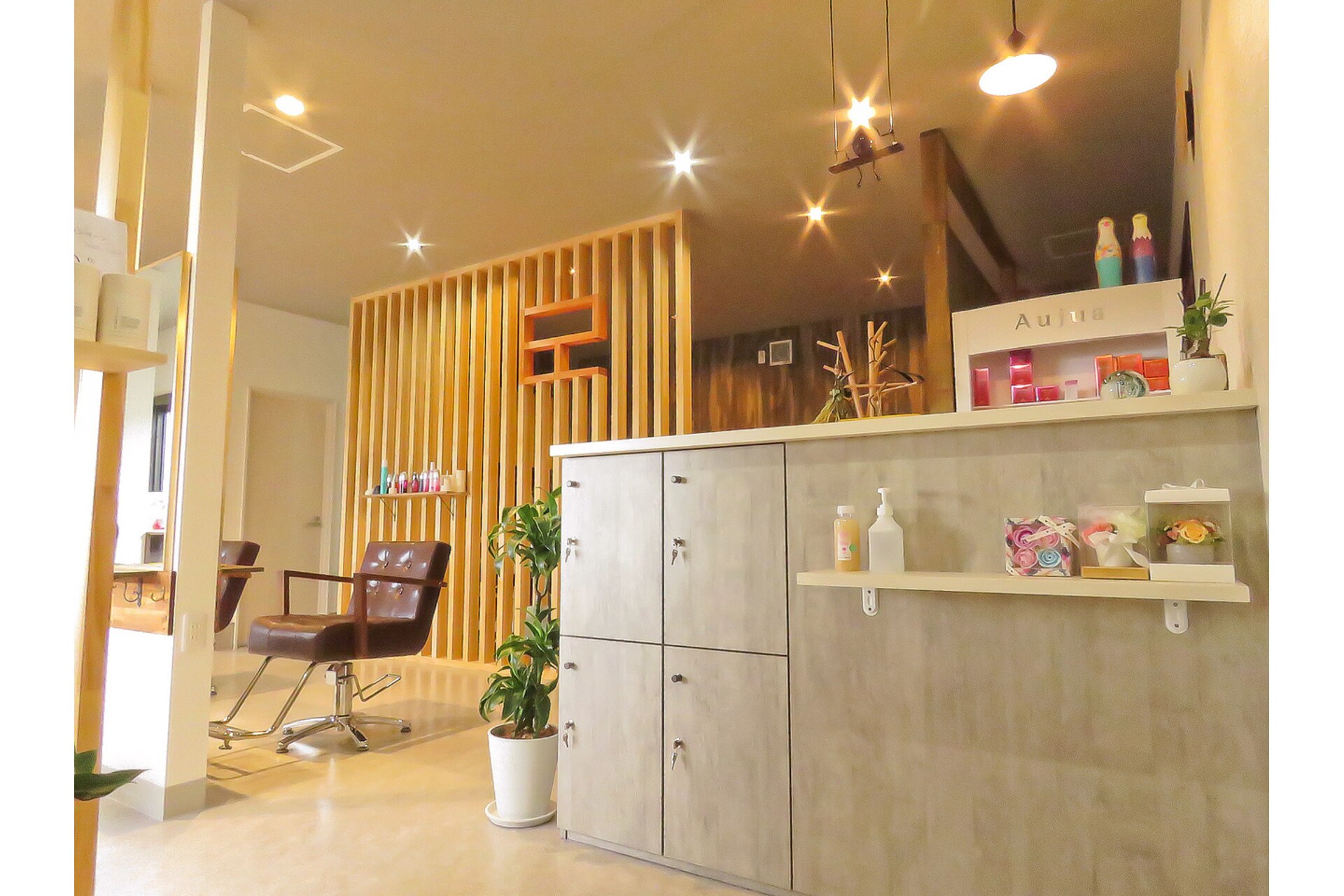 Roni hair サロン内観