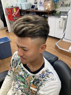 カットワン 竹の塚店(Cut-one) 金メッシュフェード