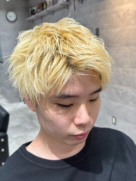 ルイス(L'wis) 夏一押しのメンズスタイル！金髪スパイキーショート！