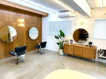 ドース(doos)の雰囲気（落ち着きのあるモダンな空間でゆっくりお過ごしください。）