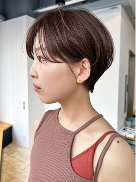 シオン(shion) 似合わせカットフェザーショートマロンベージュ_ba467871