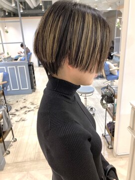 シェノン 赤羽店(CHAINON) ハイライト黒髪前下がりハンサムショートハイコントラストカラー