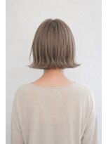 ベルス(bellus)&nbsp;外ハネタッセルボブ×グレーベージュ　20代　30代