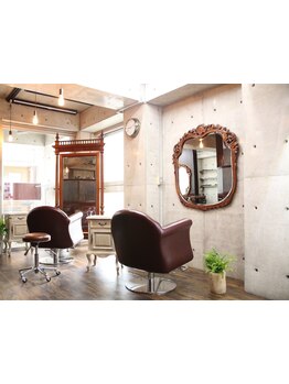 【堀江・四ツ橋】周りを気にせずに相談できるプライベート空間◎トリートメントや髪質改善メニューも充実♪