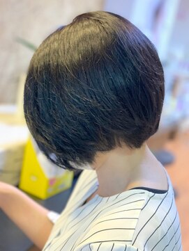 アークスヘアー 小顔見せで大人かわいい☆暗髪×前下がりフェミニンショート