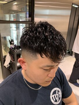 フランクスバーバーザスタンド(Frank’s barber the stand) ナチュラルスキンフェードクロップダークグレージュショートF