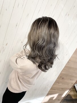 アンティア小作(ANT‘IA) バレイヤージュカラー