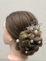 アヴソリューク(Absoluk)&nbsp;和装、洋装　シニヨン風アレンジ