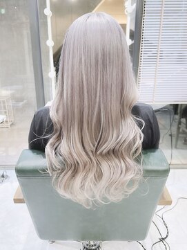 デイズ(days) 【原宿トレンド】ブリーチ2回で作る透明感ホワイトシルバー