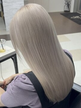 ビーシャンス(B.Chance) ホワイトベージュ