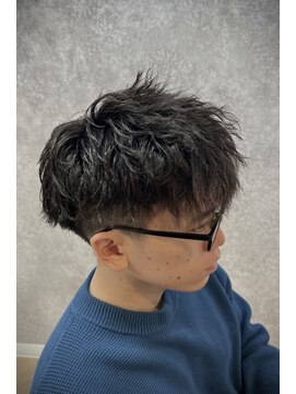 ラルス(Larus) MEN’S HAIR/波巻きツイストスパイラル/リバースセンターパート