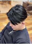 曲がる縮毛矯正で作る艶と毛流れのあるメンズセンターパート
