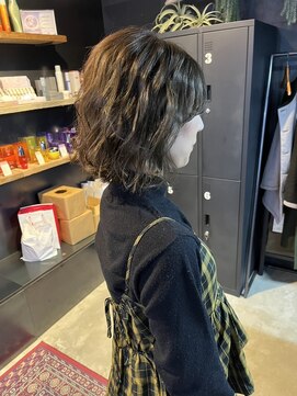 リンダイーロ(Linda Hiro) 【札幌円山】顎下ボブ/波巻き/オリーブグレージュ