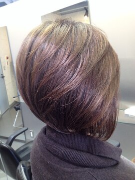 クラブジャグラー 前下がりボブ