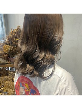 ミント(mint) 【 赤みのないまろやかなオリーブベージュ 】