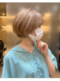 丸みがかわいい大人ショート ペールベージュ 外ハネボブ