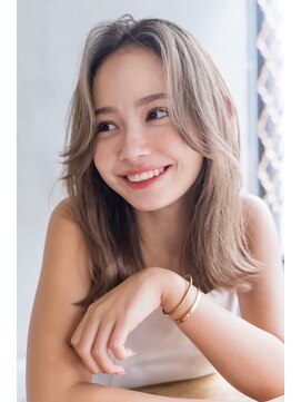 エイミー(Aimee) Aimee 町田　ホワイトベージュ×フェザーバング