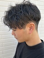 ヒュイル バイ ニアウ(Hwyl by Niau)&nbsp;メンズマッシュセンターパートスパイラルパーマニュアンスパーマ