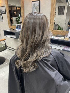 サニー 渋谷(SUNNY) バレイヤージュ、ハイライト、レイヤーロング、グレーベージュ