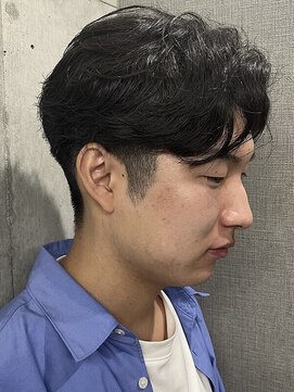 フイ 新宿3丁目(Hui) フェザーパーマ/グレーブルーカラー/刈り上げショートパンク