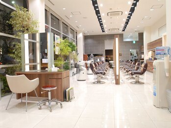 ゼル 草加中央店(ZELE)の写真/髪質やクセを見極めたカットで、伸びても綺麗なシルエットに♪再現性高く、家でのスタイリングも楽に◎