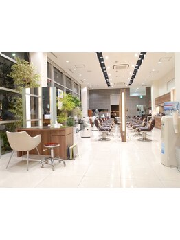 髪質やクセを見極めたカットで、伸びても綺麗なシルエットに♪再現性高く、家でのスタイリングも楽に◎