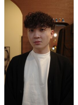 エディ(Edy) メンズスペインカールマッシュ刈り上げケアパーマ眉毛カット岡山