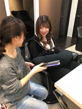  ヘアエステ前の頭皮と髪の状態を確認