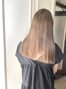 ロイジー(roijir) 表参道roijir ホワイトベージュ×切りっぱなしライン