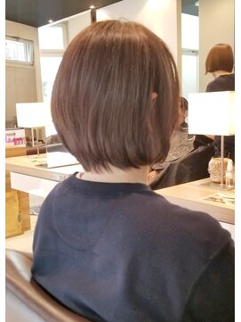 フロア(FLOOR) #シンプルボブ#バッサリカット#まるみボブ