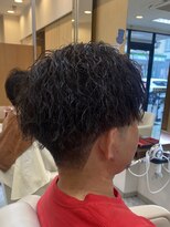 マキシム ナカイ(MAXIM NAKAI)&nbsp;縦落ちツイストパーマ刈り上げパートスタイル