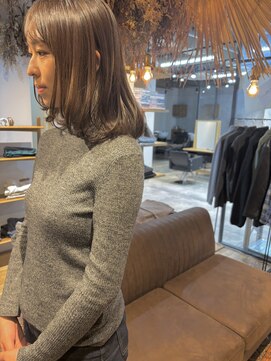 キチ(kichi.) [kichi.] くすみベージュ×柔らかミディアム