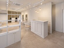 kanatia【9月1日NEW OPEN(予定)】の雰囲気(白とゴールドが彩る上質空間)