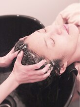 【ヘッドスパへのこだわり】セラピストによる本格ヘッドスパで癒されながら健やかで美しく若々しい髪に。