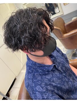 ネオリーブアイム 横浜西口店(Neolive aim) 横浜★縦落ち前下がりセンターパートのツイスパ