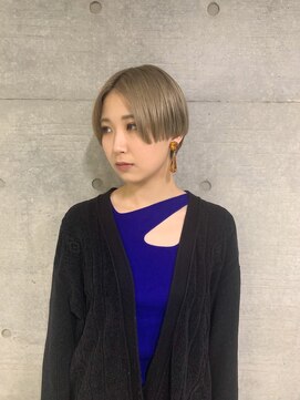 ザ ドット(THE DOT) グレージュ　グレーカラー　シルバーカラー　ハンサムショート